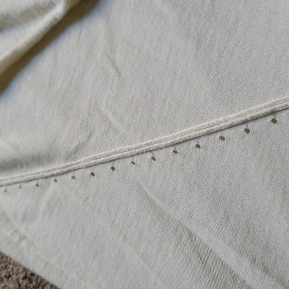 KOOKAI V-neck White/Cream Top - Picture 9 of 11